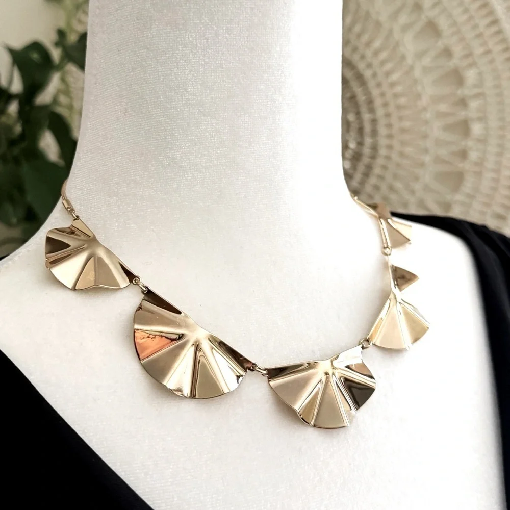 Nine West 16” Elegant Gold Tone Statement Collar Necklace Geometric Ripple Wavy - Picture 2 of 6